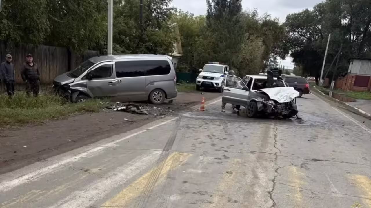 В Омской области столкнулись ВАЗ и «Хендай: пострадали два водителя и ребенок