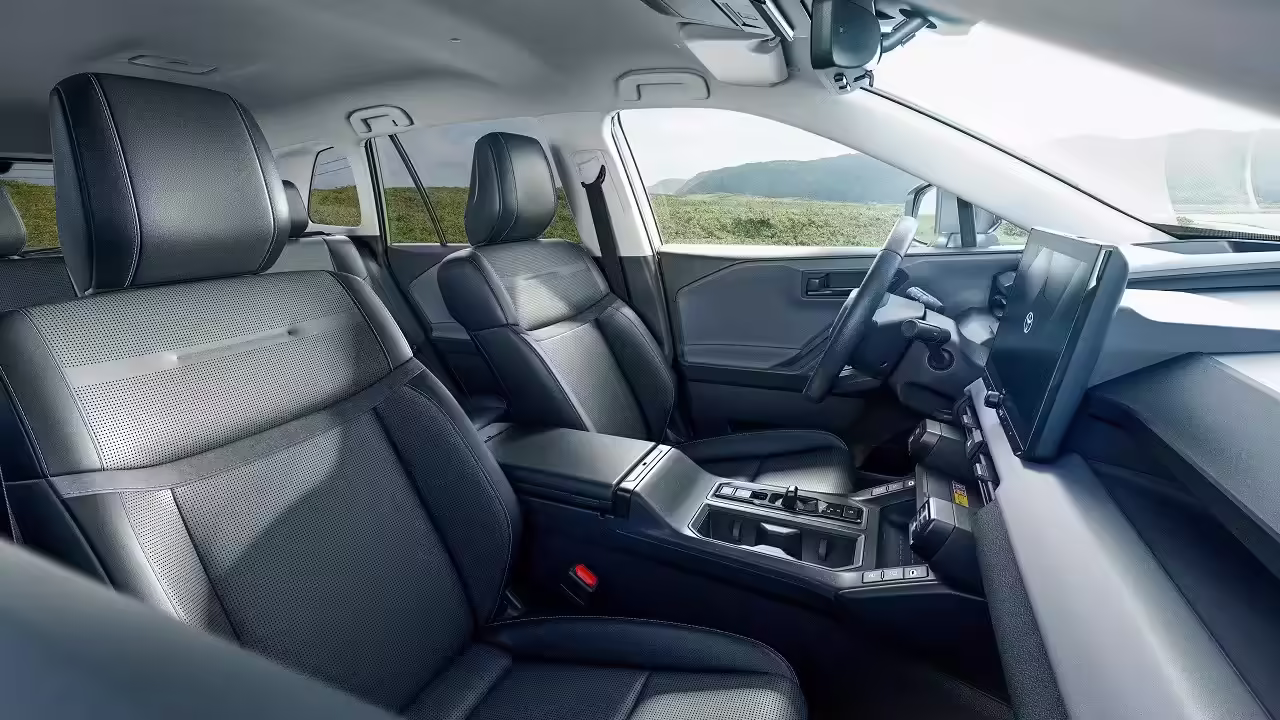 В Россию привезли новые кроссоверы Toyota RAV4 из Китая