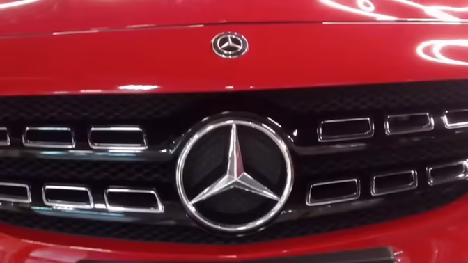 Житель Кубани лишился Mercedes-Benz E200 по суду за езду без прав