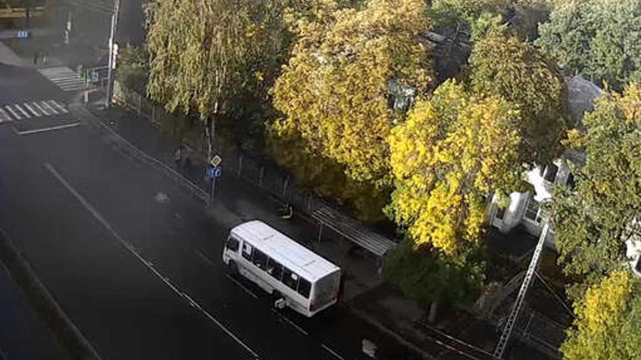 В Карелии водитель автобуса напал на школьника на остановке
