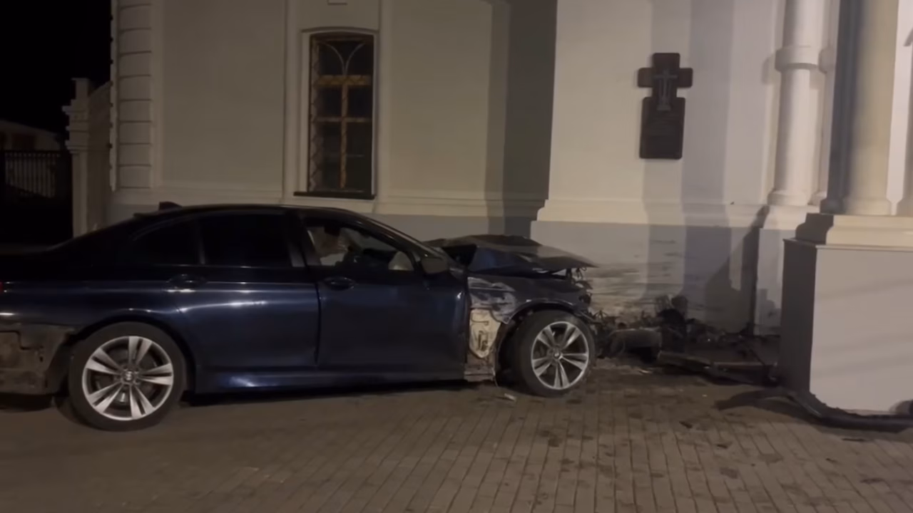 У водителя BMW, врезавшейся в церковь в Нижнем Новгороде, не было прав
