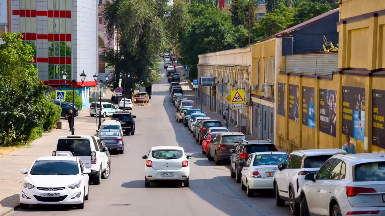 В Ростове в Нахичевани из-за ремонта дороги ограничат остановку транспорта на нескольких улицах