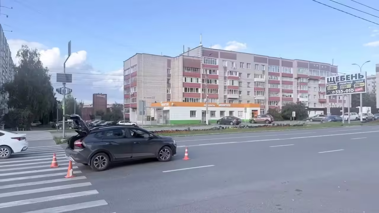 В Ижевске водитель авто сбил электровелосипедиста на пешеходном переходе