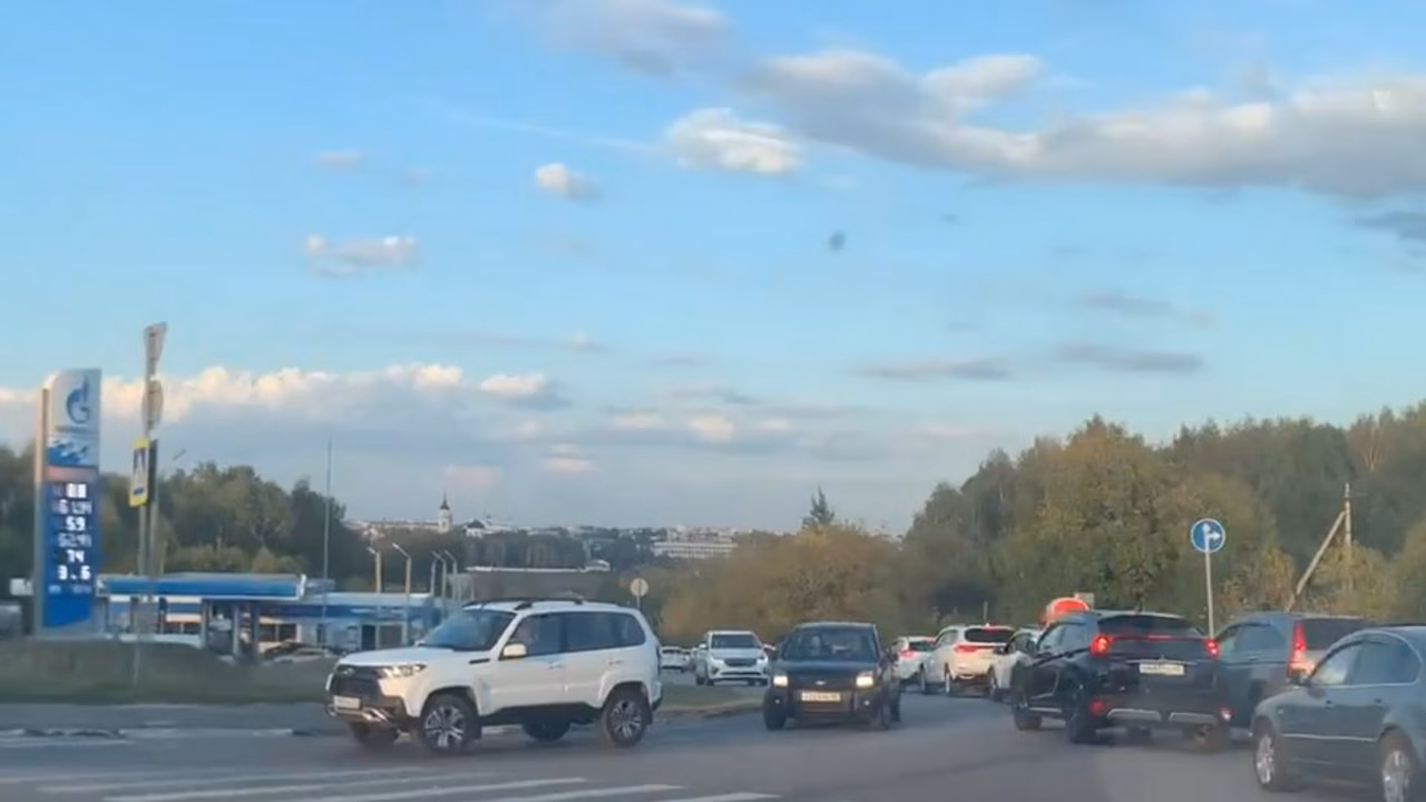 В Калуге снова выросли очереди на АЗС