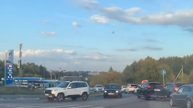 В Калуге снова выросли очереди на АЗС