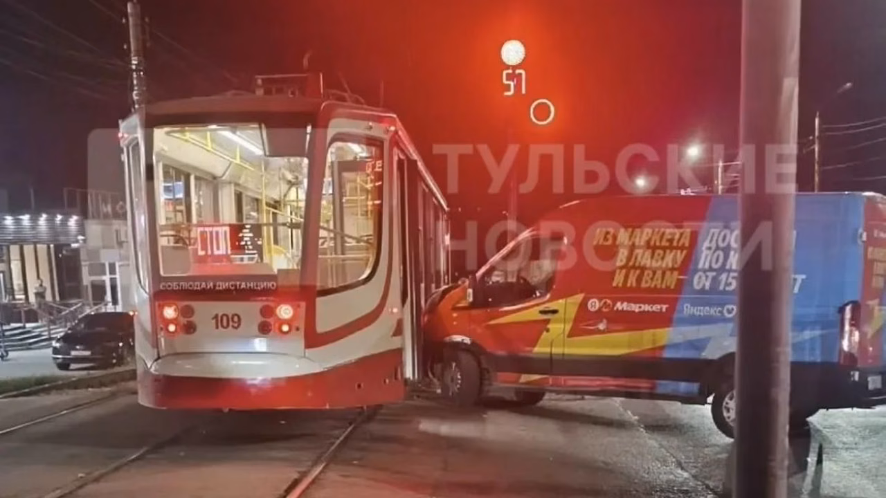 В Туле трамвай попал в ДТП