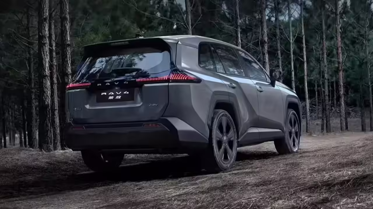 Toyota подготовила для бездорожья переднеприводный RAV4
