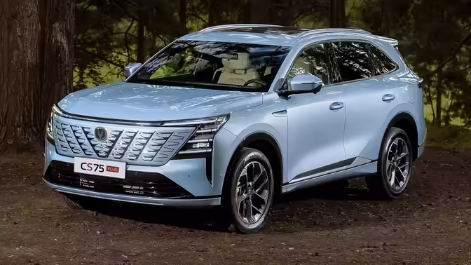 Популярный кроссовер Changan подешевел после локализации