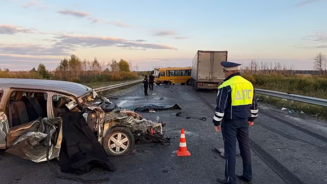 Три человека погибли в массовом ДТП на трассе в Свердловской области