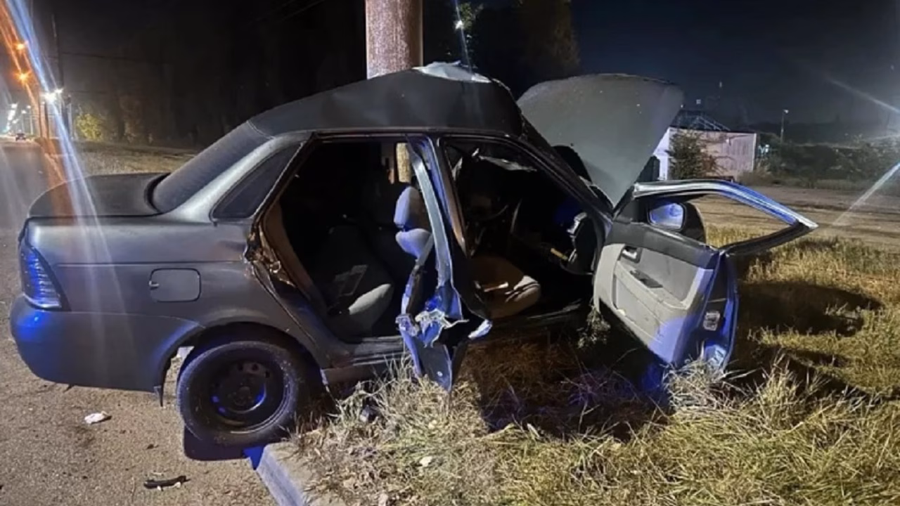 Два человека пострадали в ночном ДТП с легковым автомобилем в Липецке