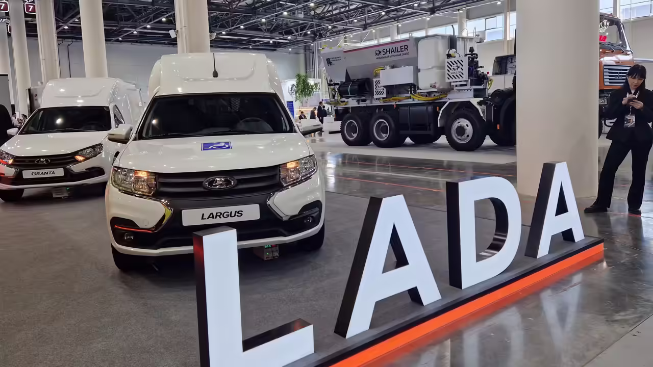 АвтоВАЗ представил фургоны Lada Granta "Куб" и Lada Largus "Куб"