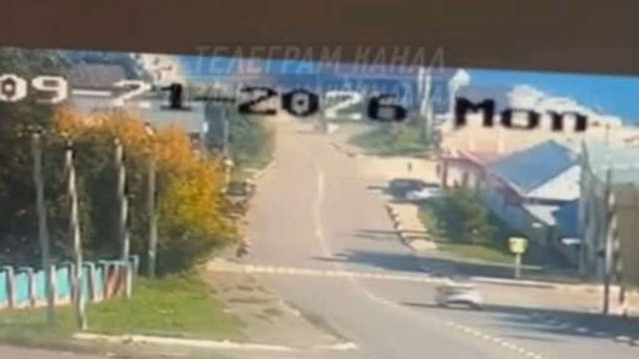 В Татарстане «КамАЗ» с водителем вылетел в реку
