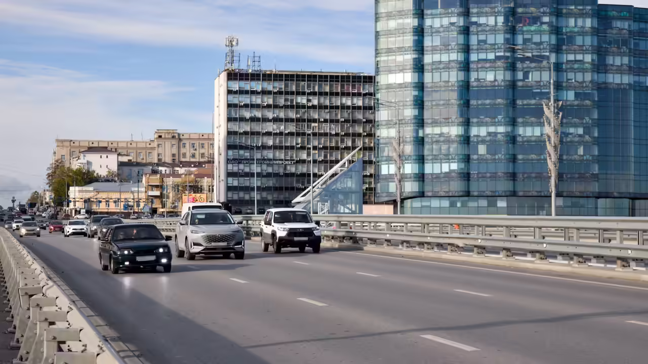 В Ростове на ул. Павлодарской через ручей Безымянный построили мост