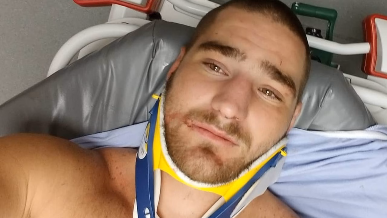 Чемпион UFC попал в аварию с шестью переворотами автомобиля