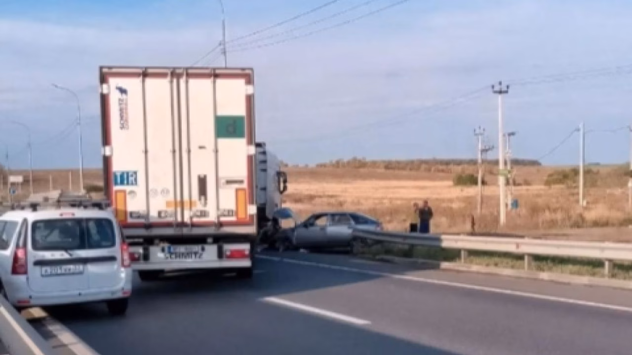 Авария легковушки и фуры вызвала пробку на Р-132 Владимирской области