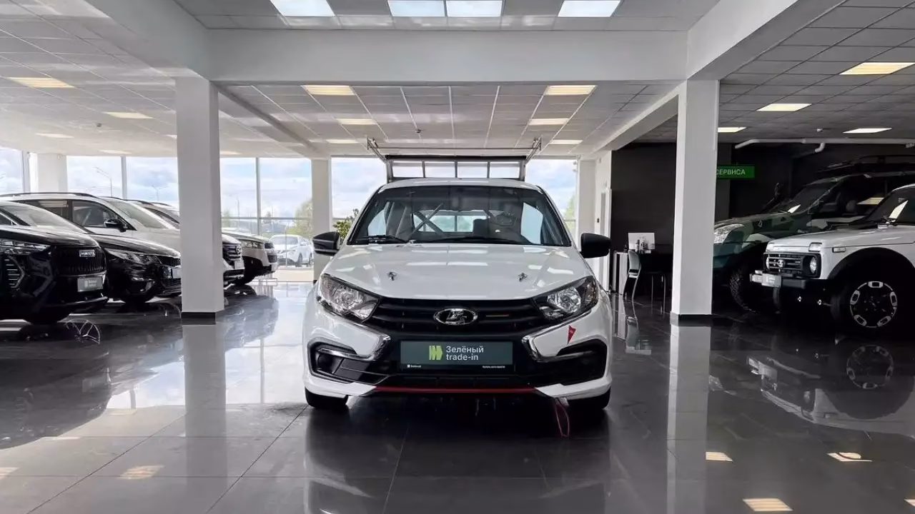 Гоночную Lada Granta Sport S1600 продают в Твери за 2,75 млн рублей