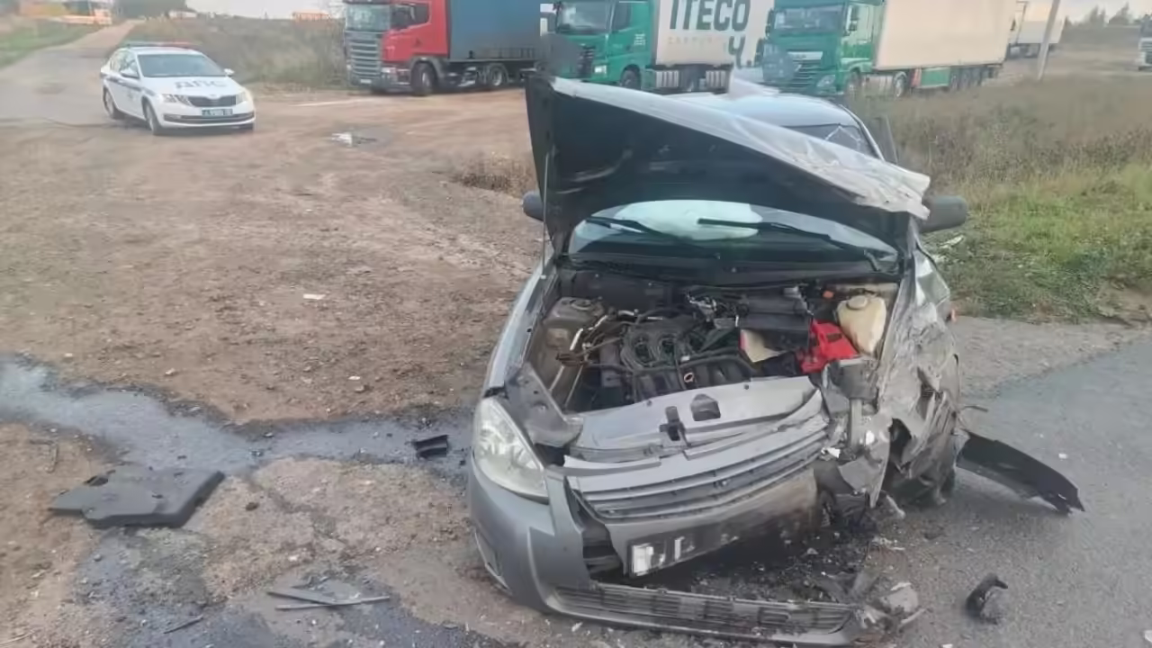 Столкновение "Лады Приора" и грузовика в Суздальском округе вызвало пробку