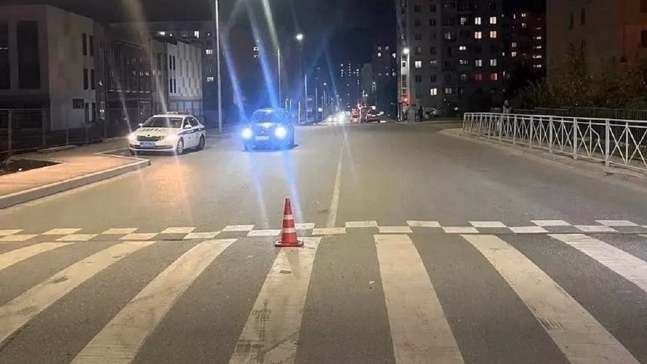 Полиция Новосибирска ищет мотоциклиста, сбившего девушку на «зебре»