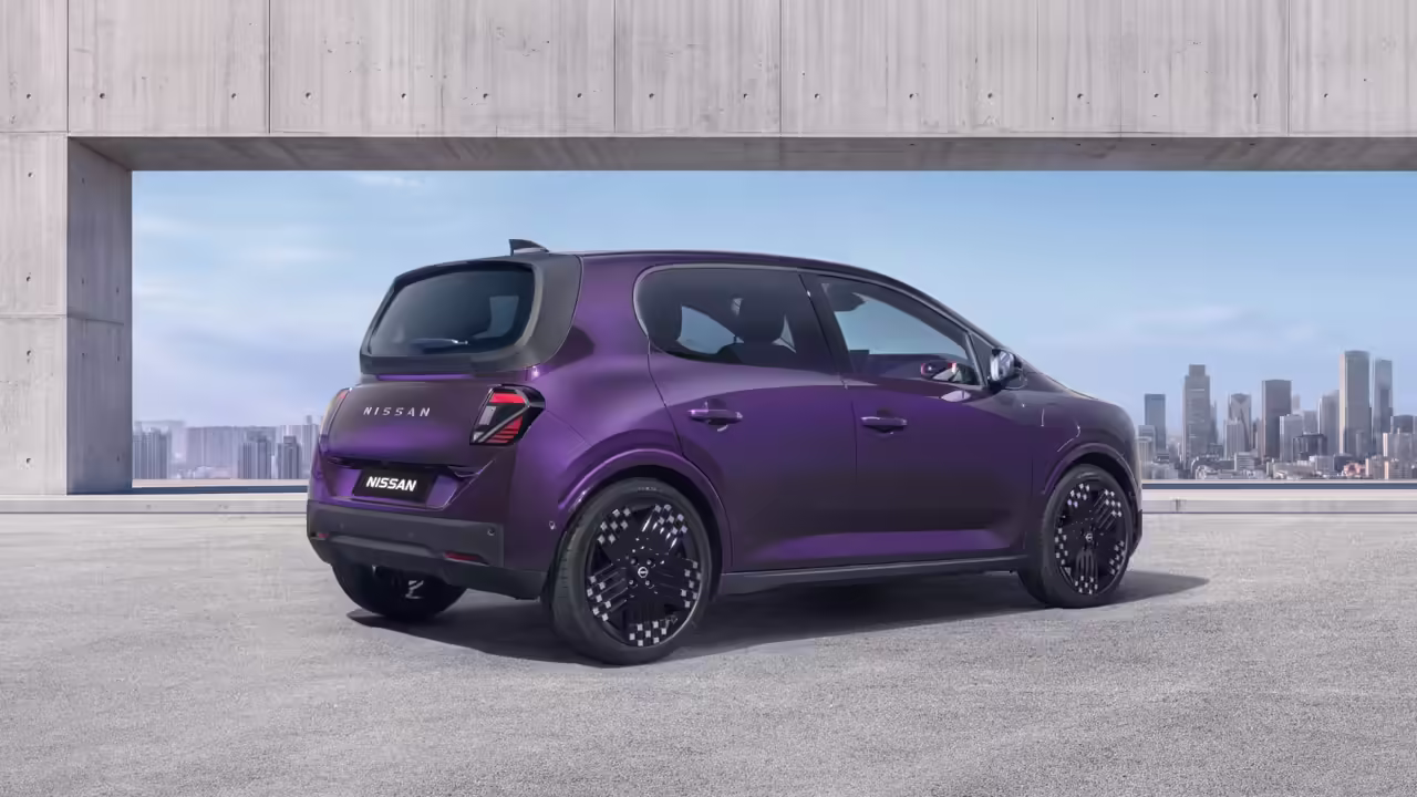 Nissan показал маленький электромобиль с большим багажником и быстрой зарядкой