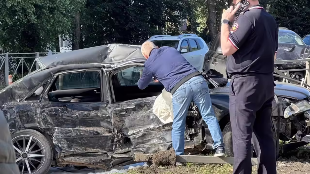 В Брянске мать погибшего мужчины приехала на место ДТП