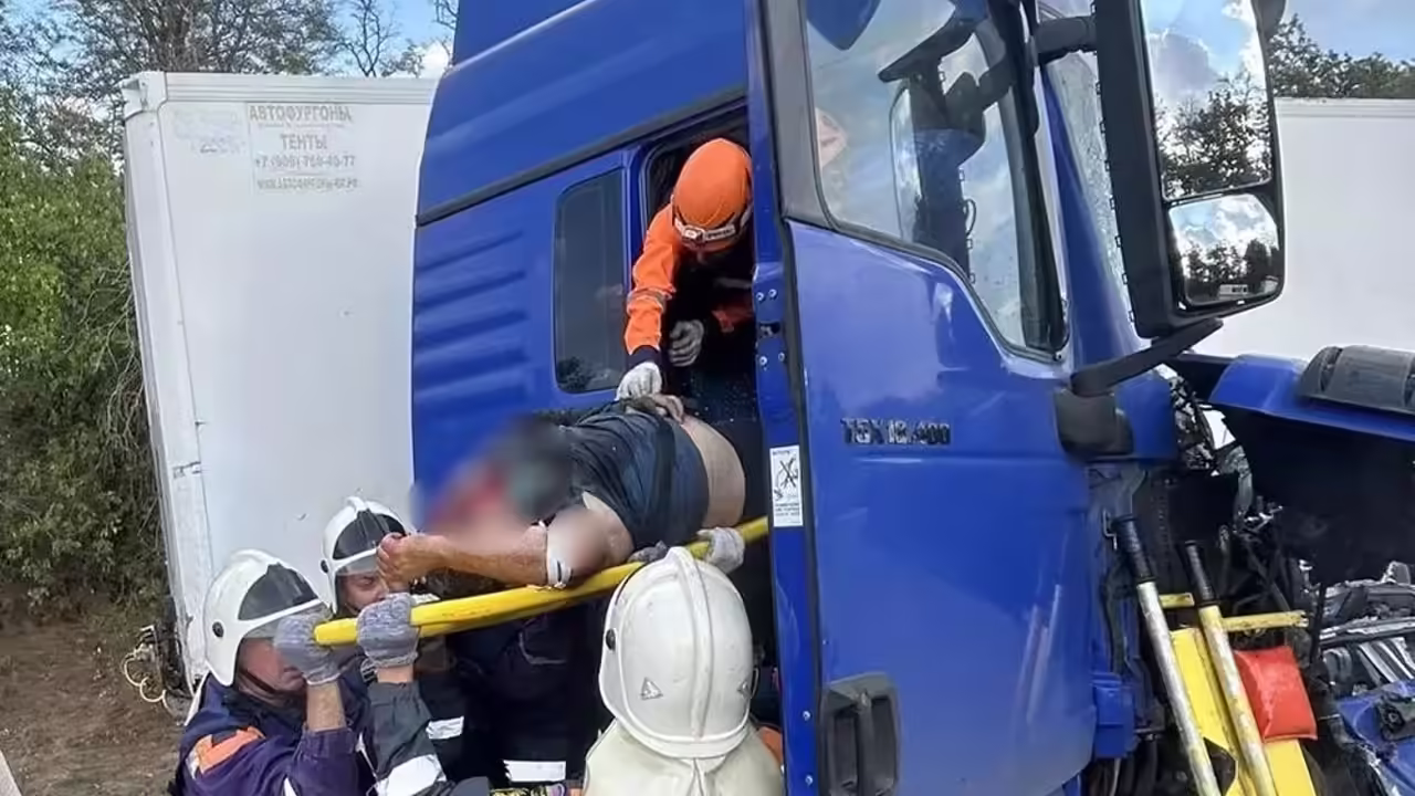 Два человека погибли в ДТП с грузовиком на Кубани