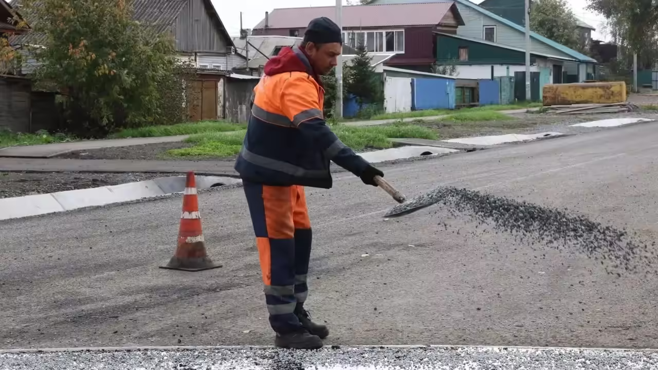 В Кемерове ремонтируют улицу Угловую за 100 млн рублей