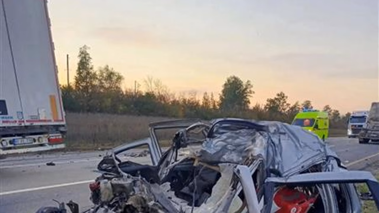 В Сызранском районе при столкновении фуры и легковушки погиб человек