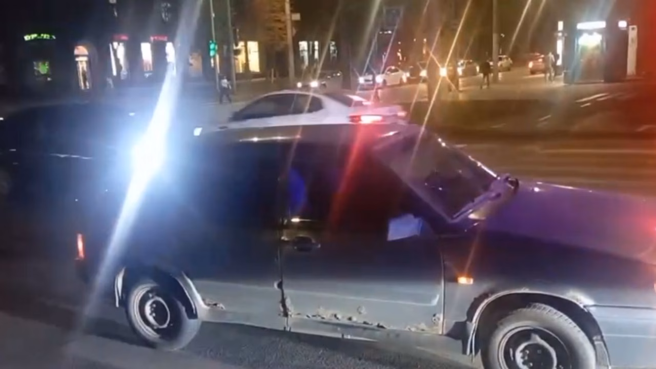 Легковушка сбила двух подростков на самокате в Нижнем Новгороде