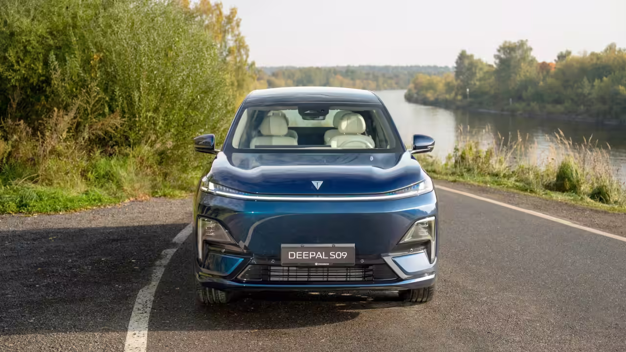 В России начались продажи кроссовера Deepal S09: сколько он стоит
