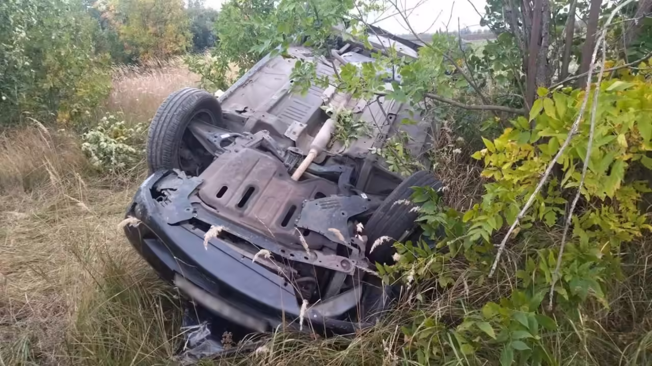 В Воронежской области перевернулся "Рено Логан", водитель травмирован