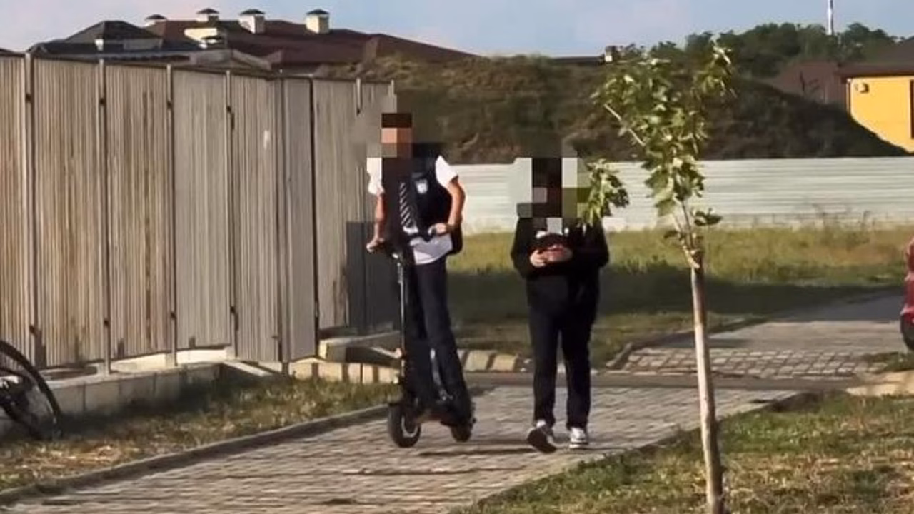 В Краснодаре 6 школьников отстранили от управления электросамокатами
