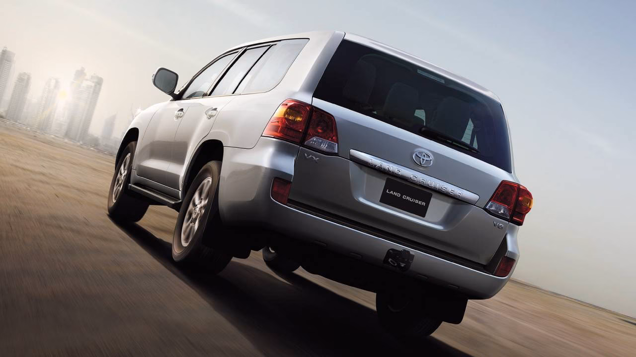 В России продают редкий Toyota Land Cruiser 200 2013 года с минимальным пробегом