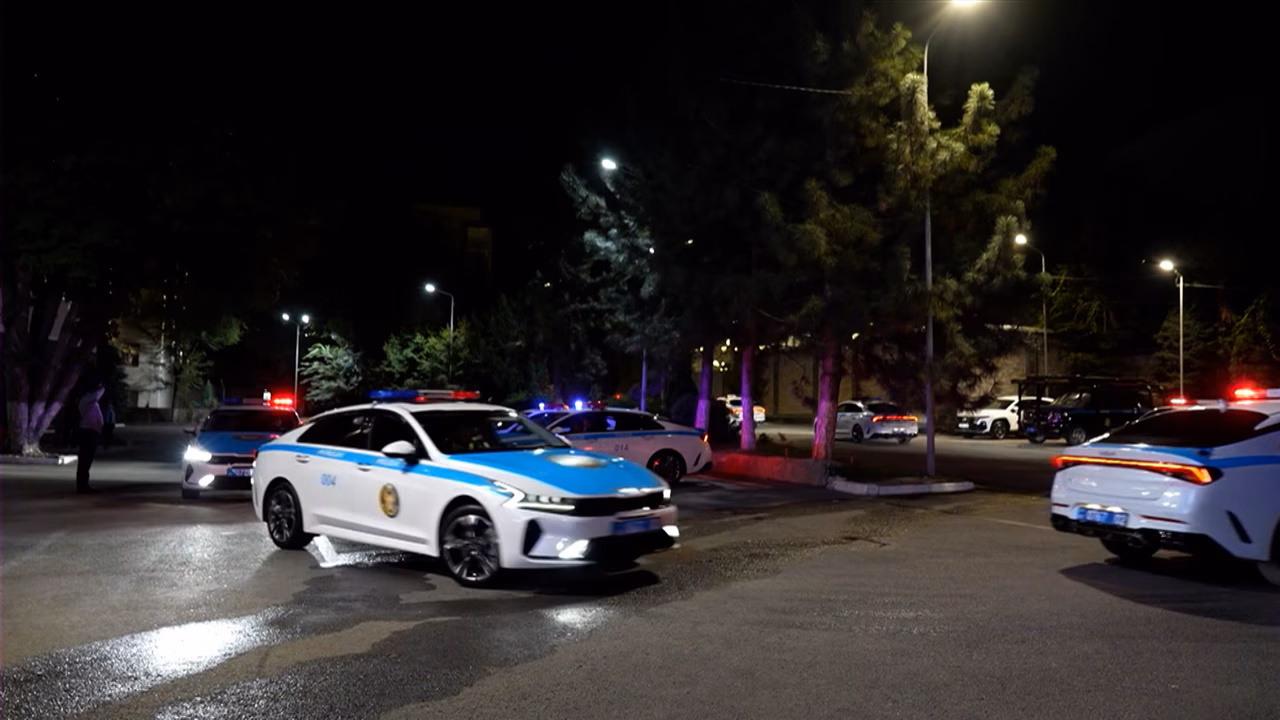 Почти 200 фактов шумной езды выявили полицейские Алматы в ходе ночного рейда