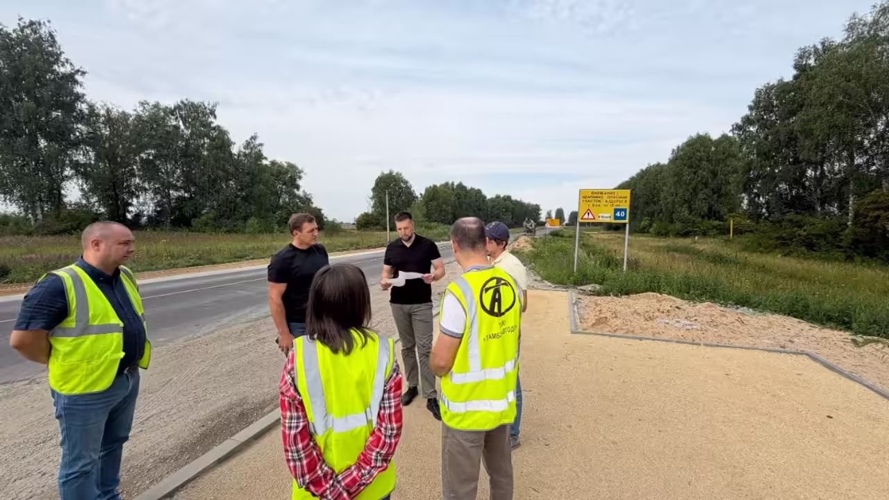 В Тамбовской области проверяют качество асфальта на участке дороги