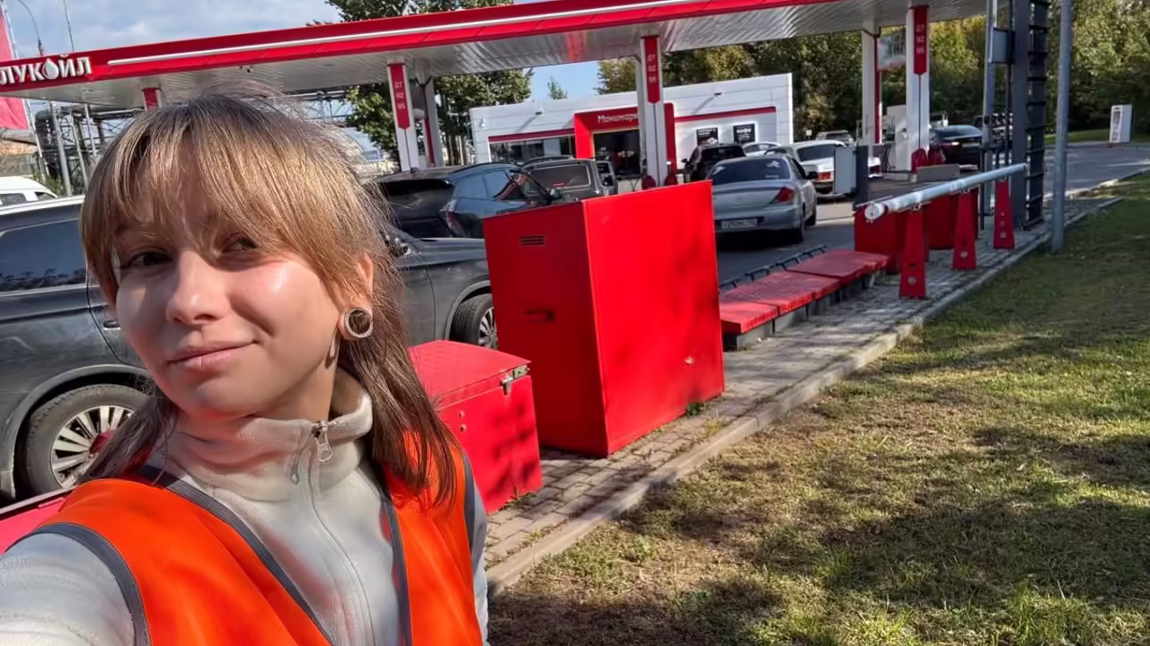 «Бензина хватит?»: один день из жизни волонтера на АЗС в Нижнем Новгороде