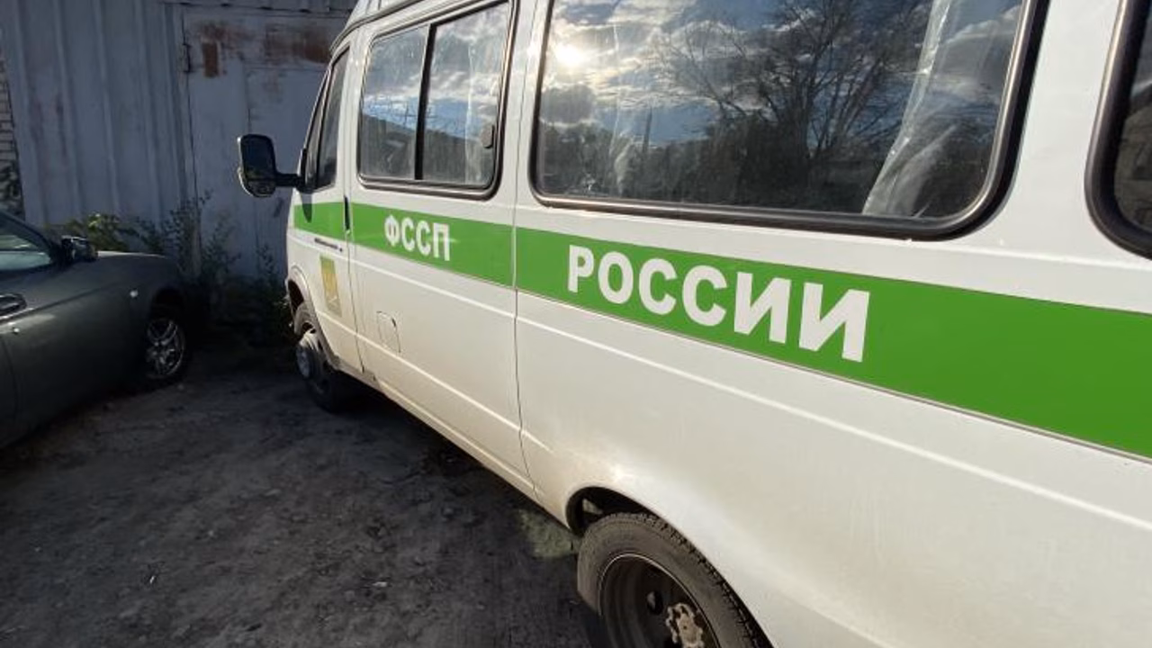 Судебные приставы помогли курянке получить компенсацию за ущерб в ДТП