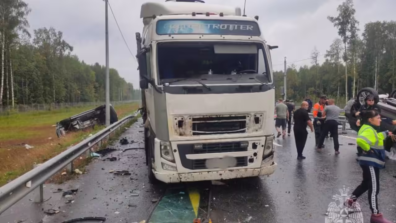 На Агинском тракте в Чите перевернулась цистерна со сжиженным газом