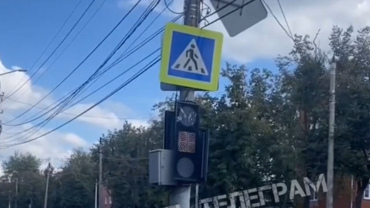 Туляки заметили сбой светофора на улице Кирова