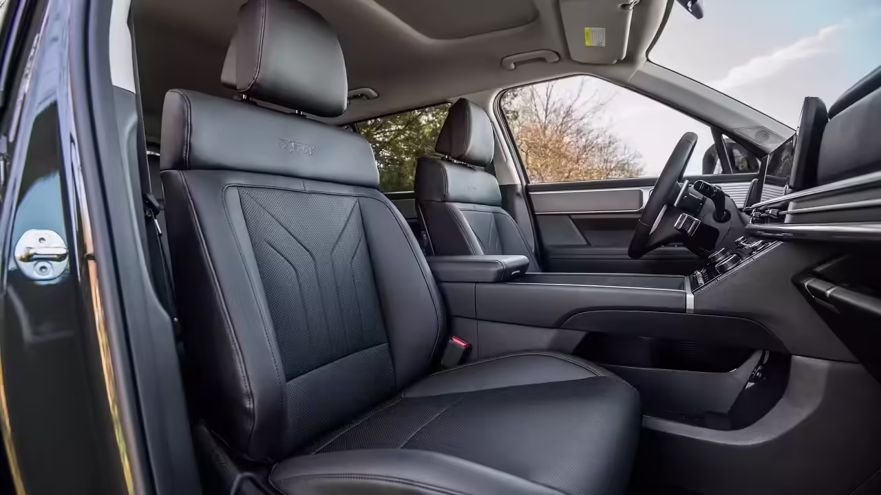 Hyundai Santa Fe пятого поколения вернулся в Россию по цене от 3,6 млн рублей