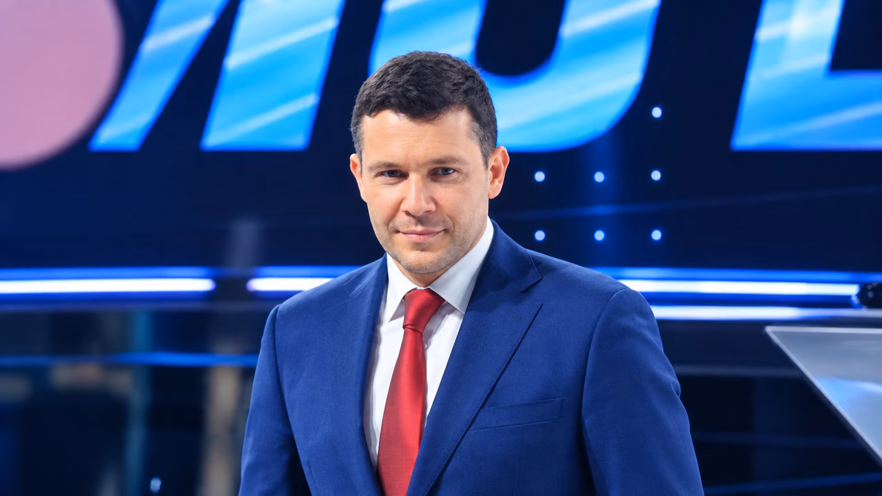«Красивая машина, я бы себе такую взял». Алиханов оценил Lada Azimut