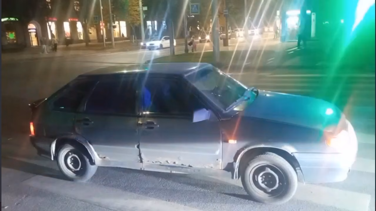 Два человека пострадали после столкновения двух автобусов на улице Родионова