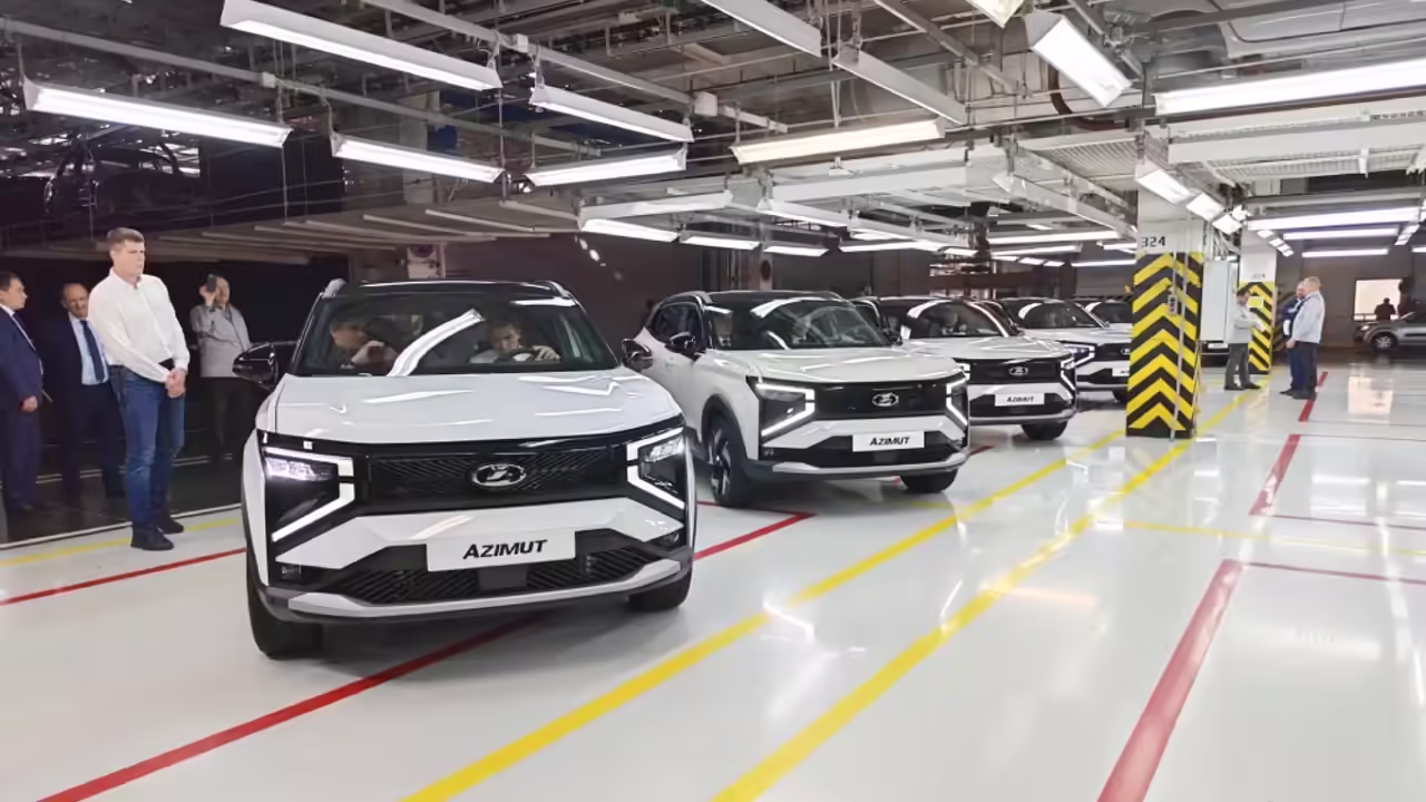 Глава Минпромторга Антон Алиханов провел тест-драйв Lada Azimut