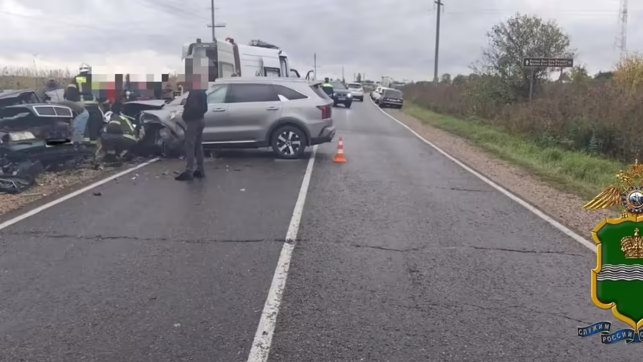 Двое человек пострадали в тройном ДТП на встречке