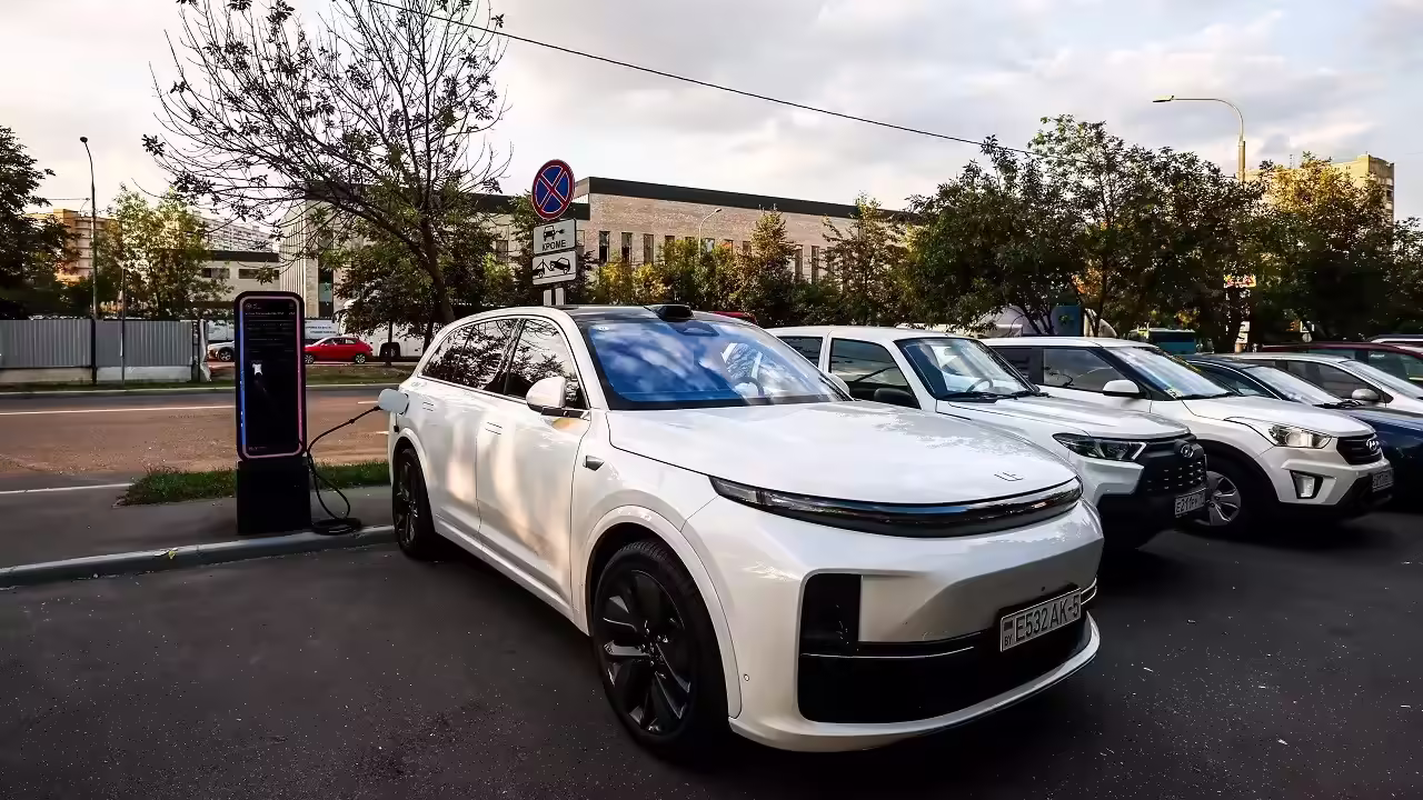 Как топливный кризис повлиял на загруженность сетей электрозаправок