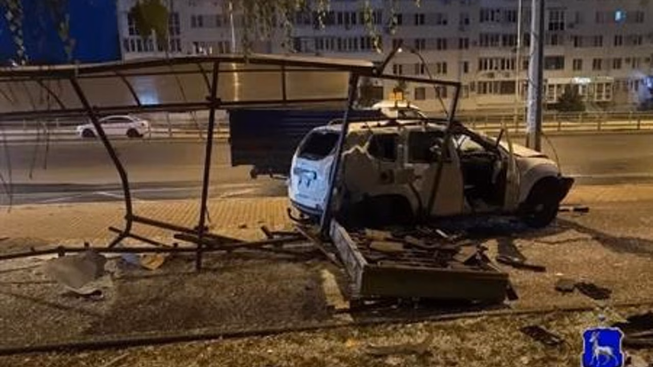 В Самаре пьяный водитель врезался в остановку общественного транспорта