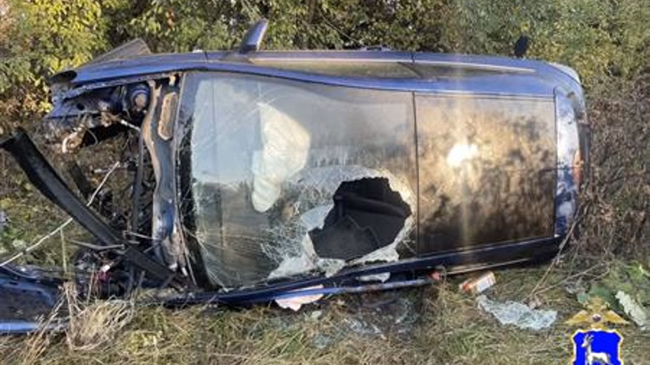 В Красноярском районе Opel Astra разбился, слетев в кювет, пострадали два человека