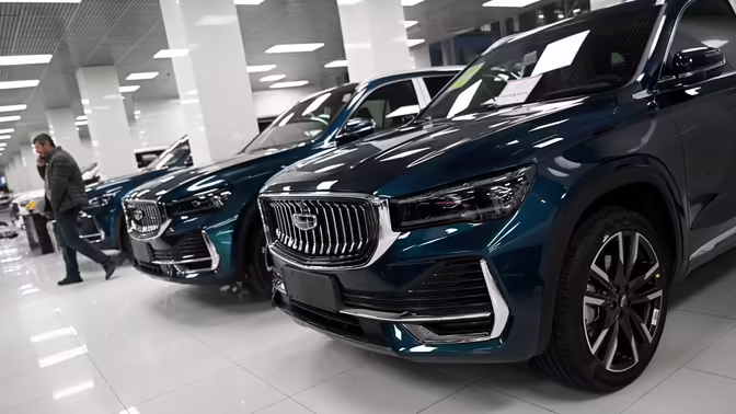 В России ожидают небольшой рост продаж новых авто в 2026 году