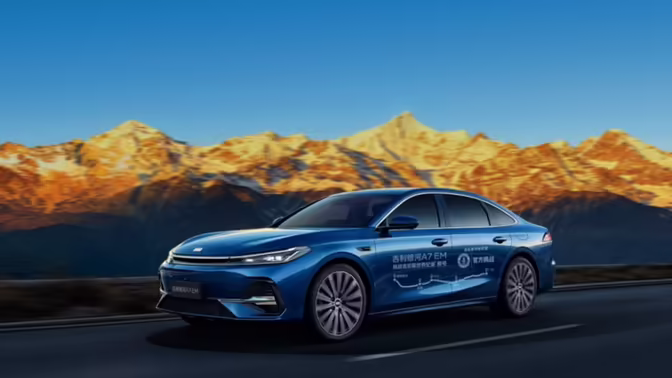 Седан Geely Galaxy A7 прошел 2600 км без дозаправки и установил рекорд Гиннесса