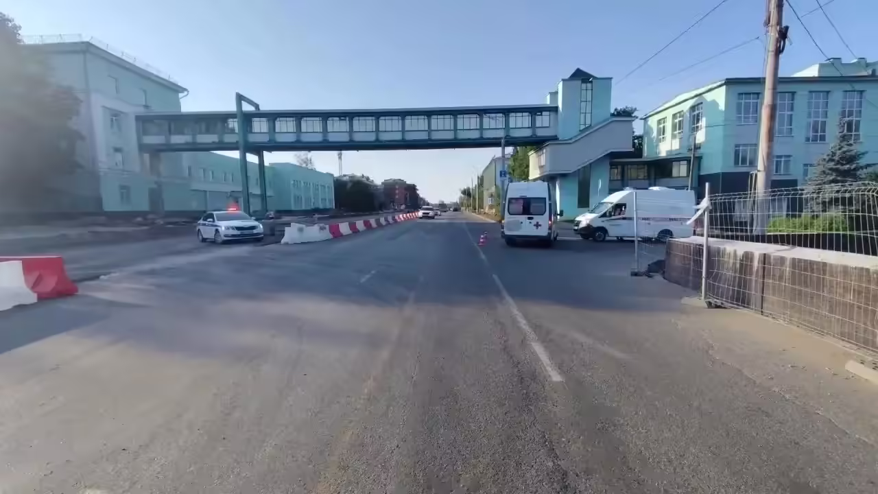 В Ижевске подросток на электросамокате столкнулся с автомобилем «скорой»