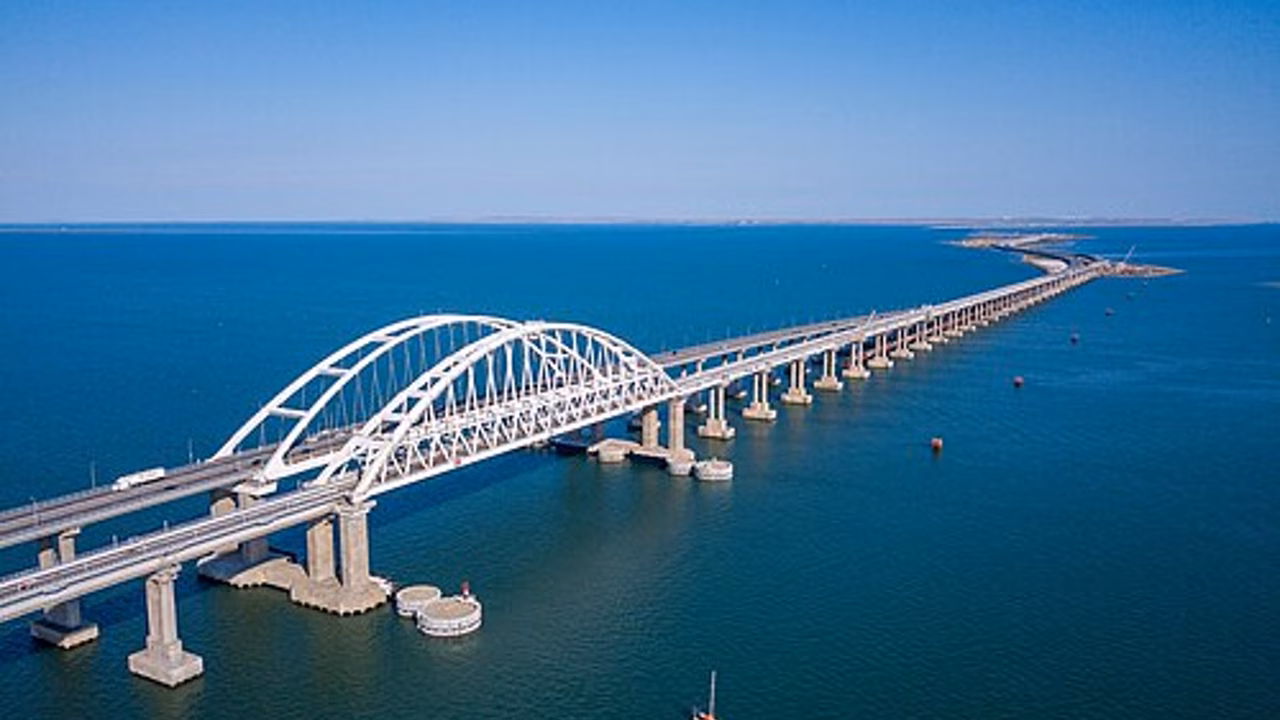 У Крымского моста образовались очереди из более чем 500 автомобилей